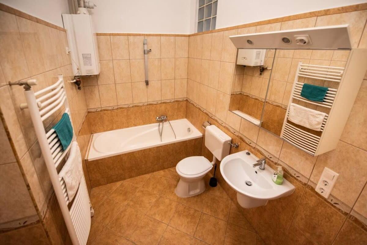 Very Central Convenient Large Ac Place Budapest Exterior photo